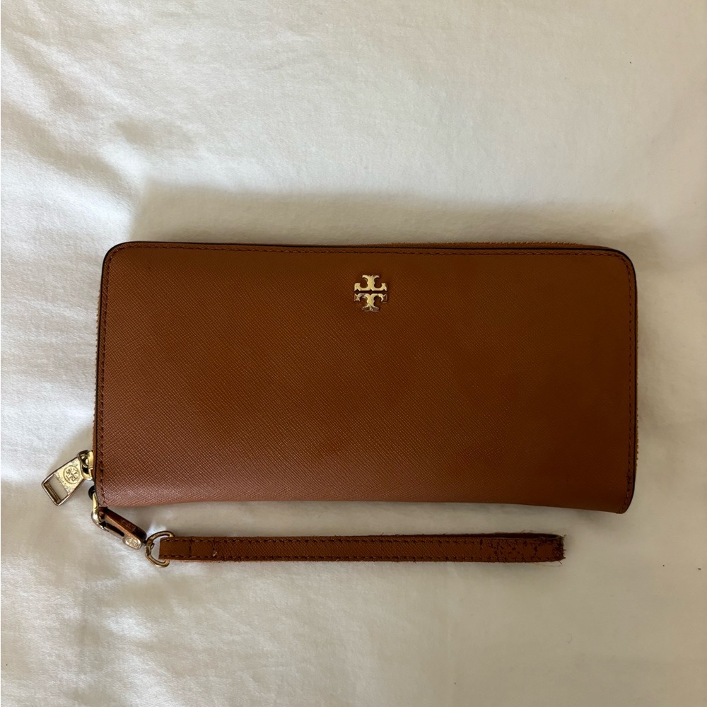 Tory Burch Robinson Passport Continental Wallet